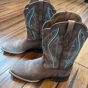 Ariat Tan Western Boots with Blue Stitching